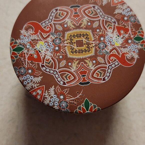 Decorative Cream Candle in Holder - Picture 2 of 5